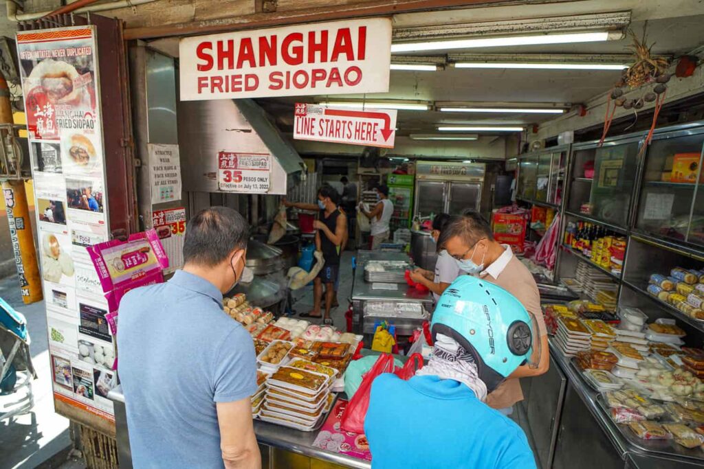 Front of Shanghai fried siopao shop on Ongpin Street